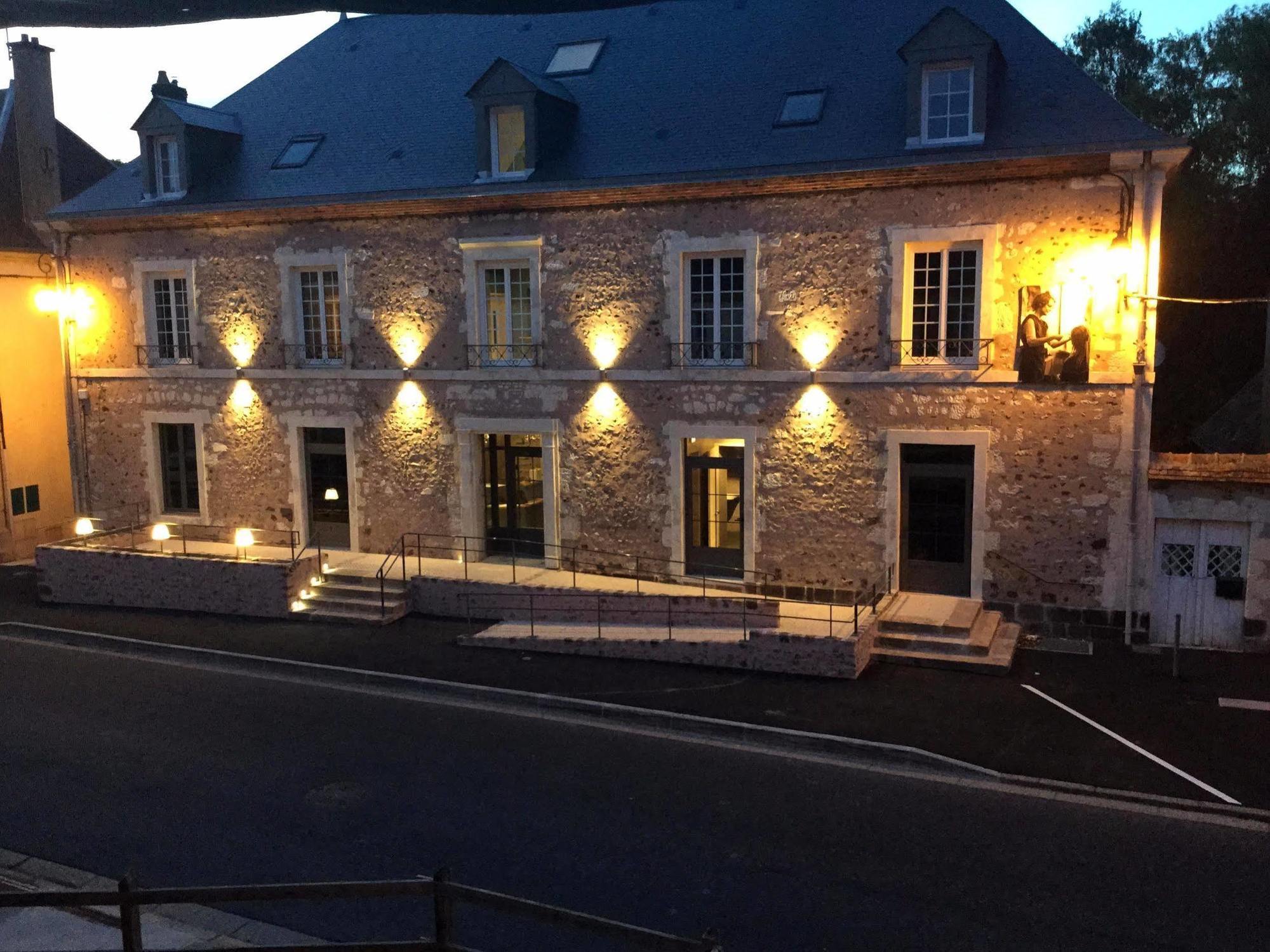 Logis - Auberge De L'Abbaye Thiron-Gardais Экстерьер фото